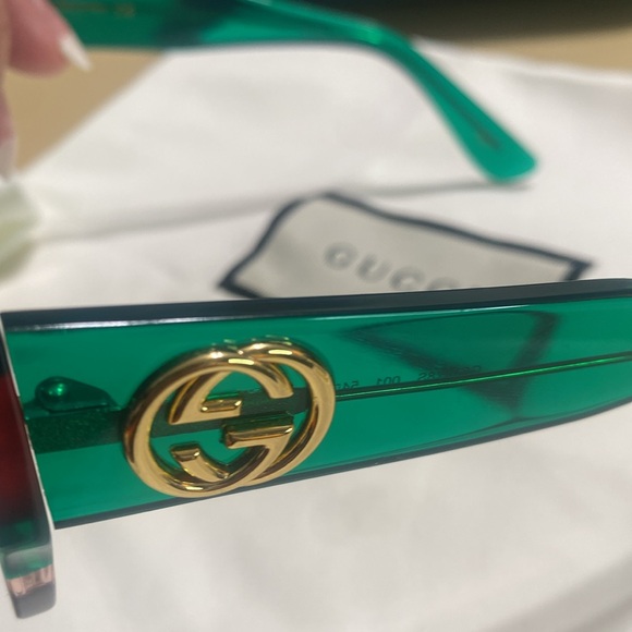 GUCCI SUNGLASSES GREEN ๐ฅโค๏ธ LIKE NEW
Authentic ๐ฅ - Picture 9 of 10